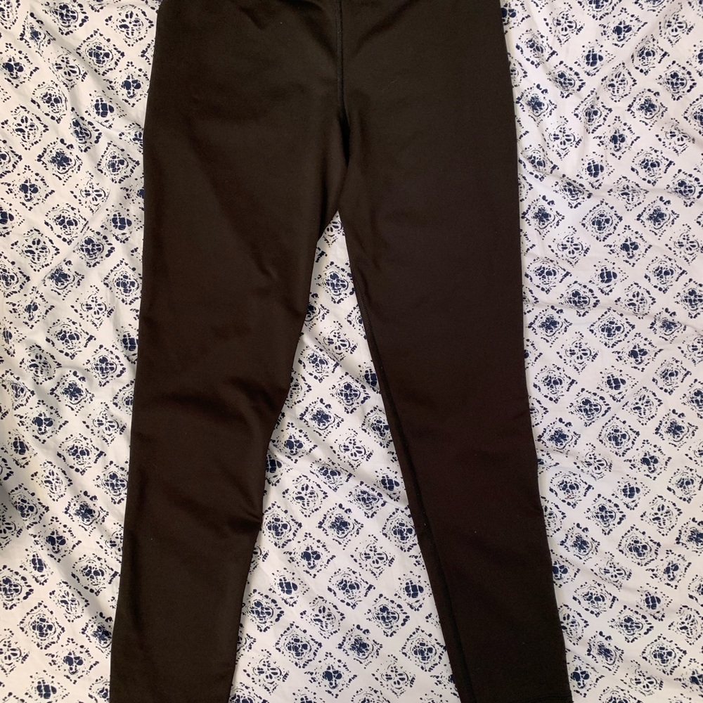 Black athletic leggings